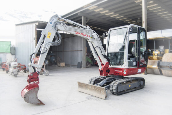 Takeuchi TB225ÜB / TB225 / TB230ÜB / TB230 - Imagen 3